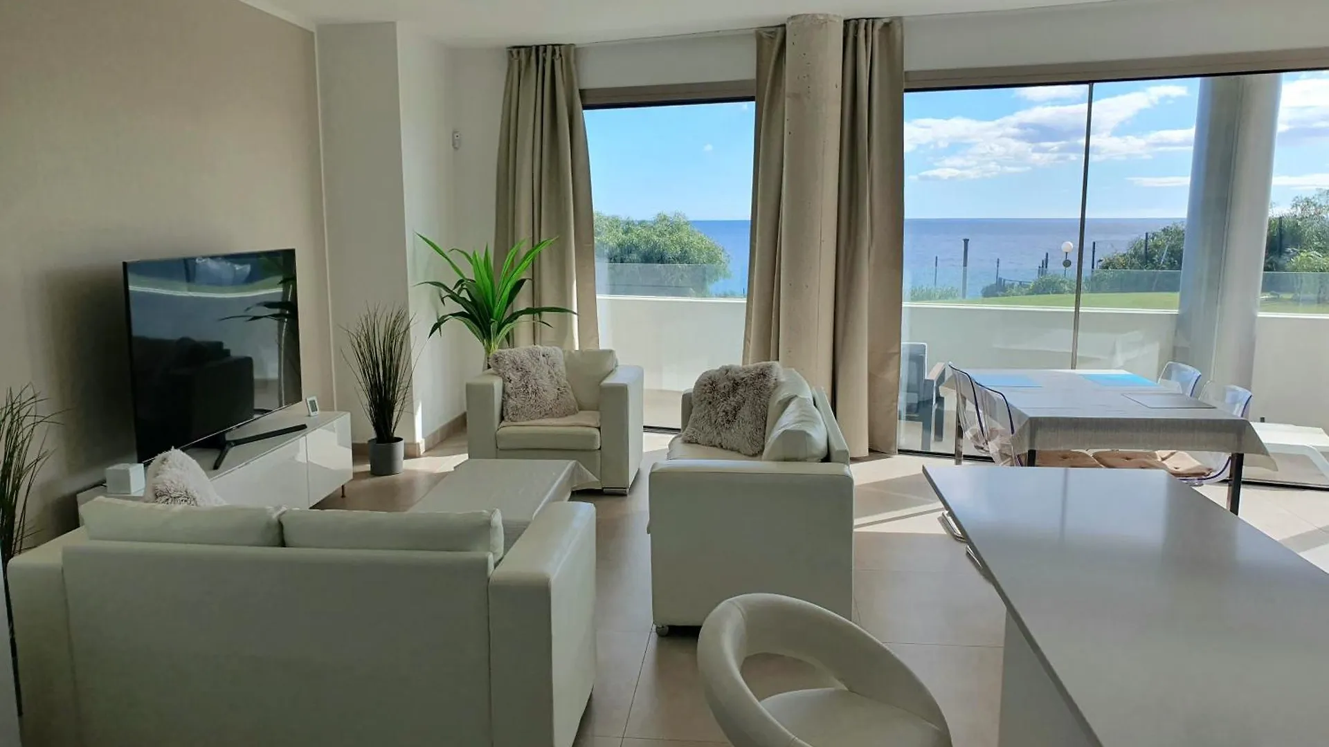 Luxury Beachfront Apartment With Pool, Sauna, Fitness And Gym In Province Malaga, Andalusia Mijas